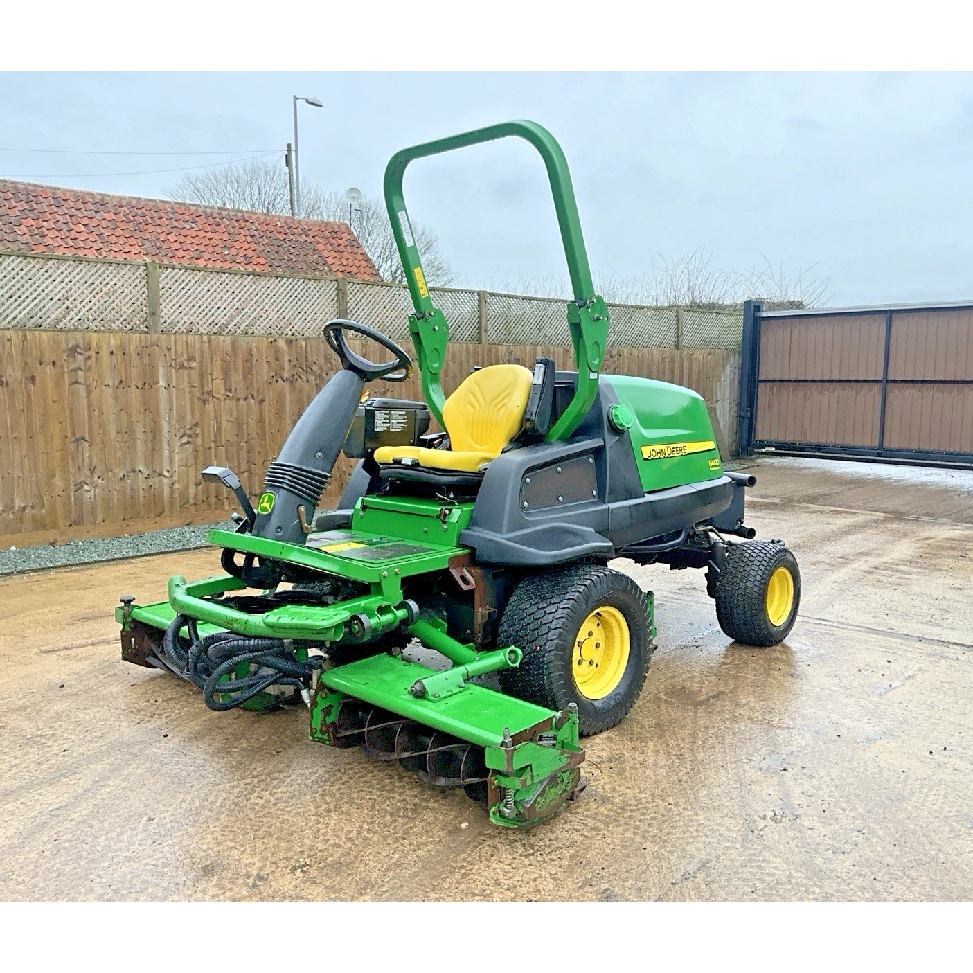 2010 JOHN DEERE 8400 TRIPLE CYLINDER RIDE ON LAWN MOWER | 4321HOURS